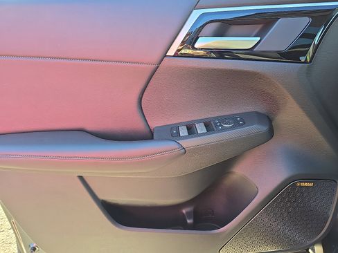 New 2025 Mitsubishi Outlander SE image 12