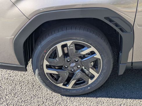 Used 2025 Subaru Forester Limited image 31