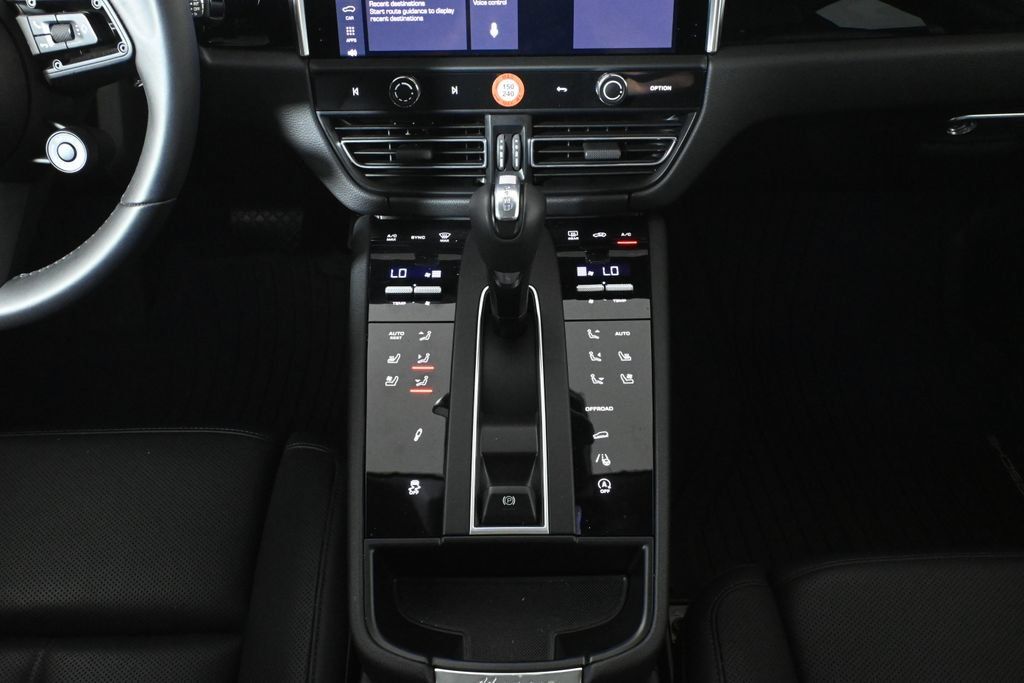 Used 2025 Porsche Macan S AWD/4WD image 22