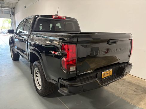 Used 2025 Chevrolet Colorado W/T AWD/4WD image 3
