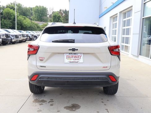 Certified 2026 Chevrolet Trax RS w/ Sunroof Package FWD image 9