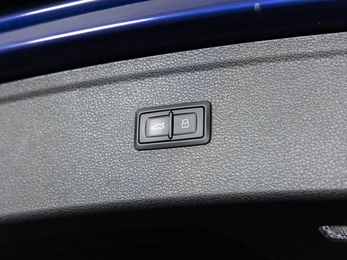 Used 2018 Audi SQ5 Premium Plus w/ Navigation Package image 19