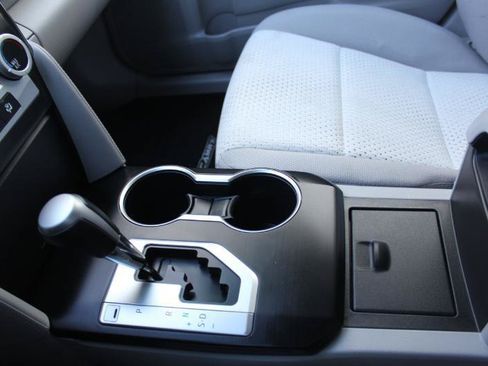 Used 2014 Toyota Camry LE FWD image 27