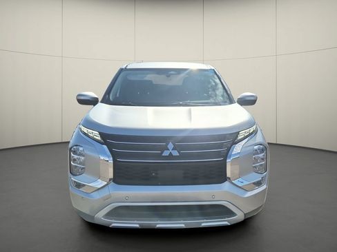 Used 2024 Mitsubishi Outlander SE FWD image 2