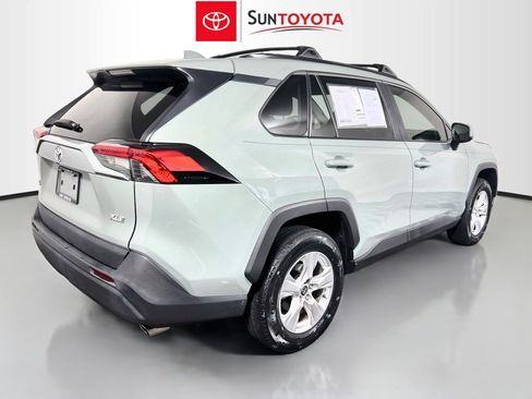 Used 2021 Toyota RAV4 XLE FWD image 4