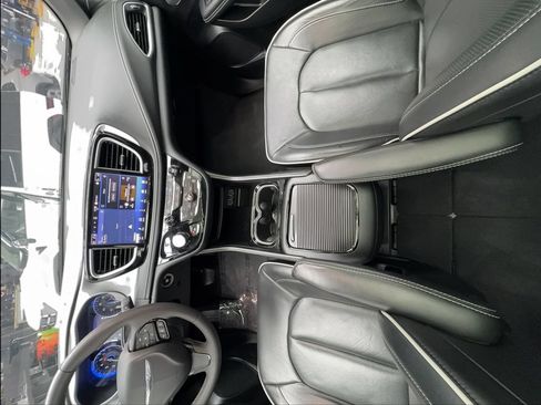 Used 2025 Chrysler Pacifica Limited FWD image 37