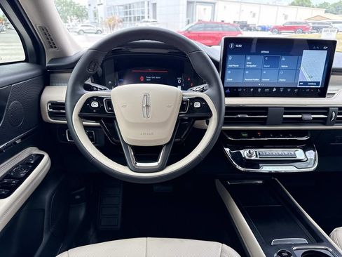 New 2026 Lincoln Corsair Premiere FWD image 17