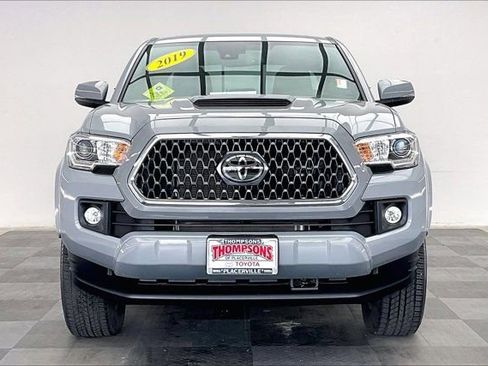 Used 2019 Toyota Tacoma TRD Sport image 2