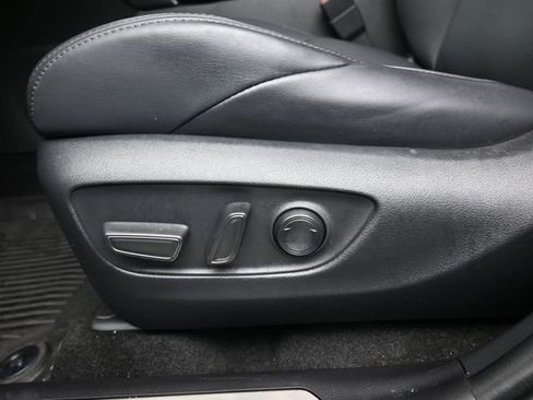 Used 2024 Toyota Venza XLE AWD/4WD image 21