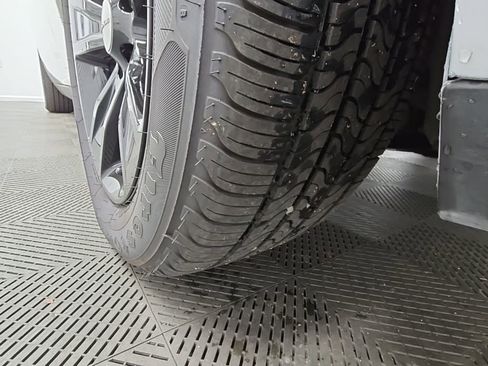 Used 2015 Dodge Challenger SXT image 39