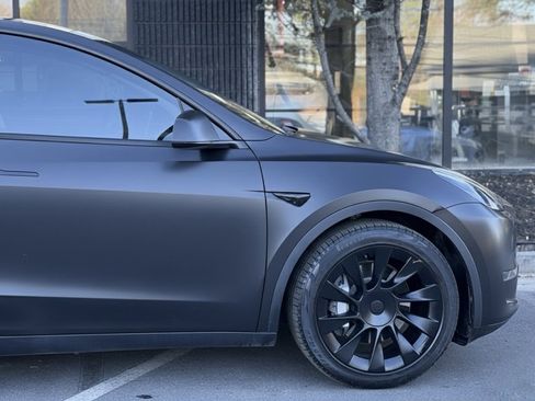 Used 2020 Tesla Model Y Long Range image 23