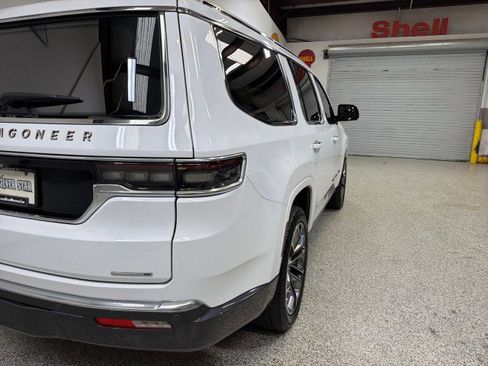 Used 2022 Jeep Grand Wagoneer Series III w/ Rear Seat Video Group 1 image 40