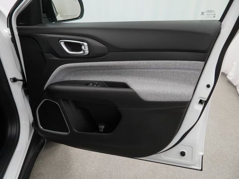 New 2026 Jeep Compass Latitude image 32