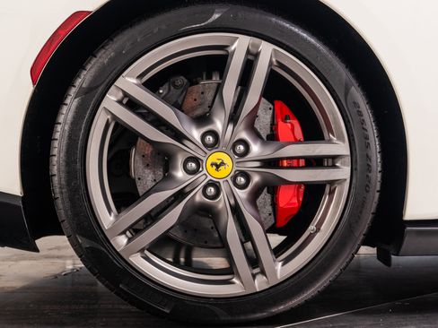 Used 2020 Ferrari Portofino image 39