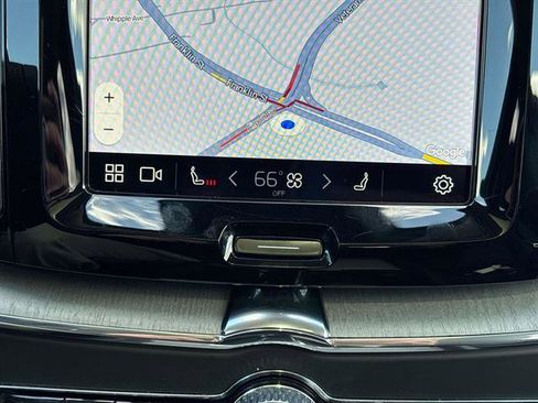 Used 2025 Volvo XC60 B5 Plus image 23