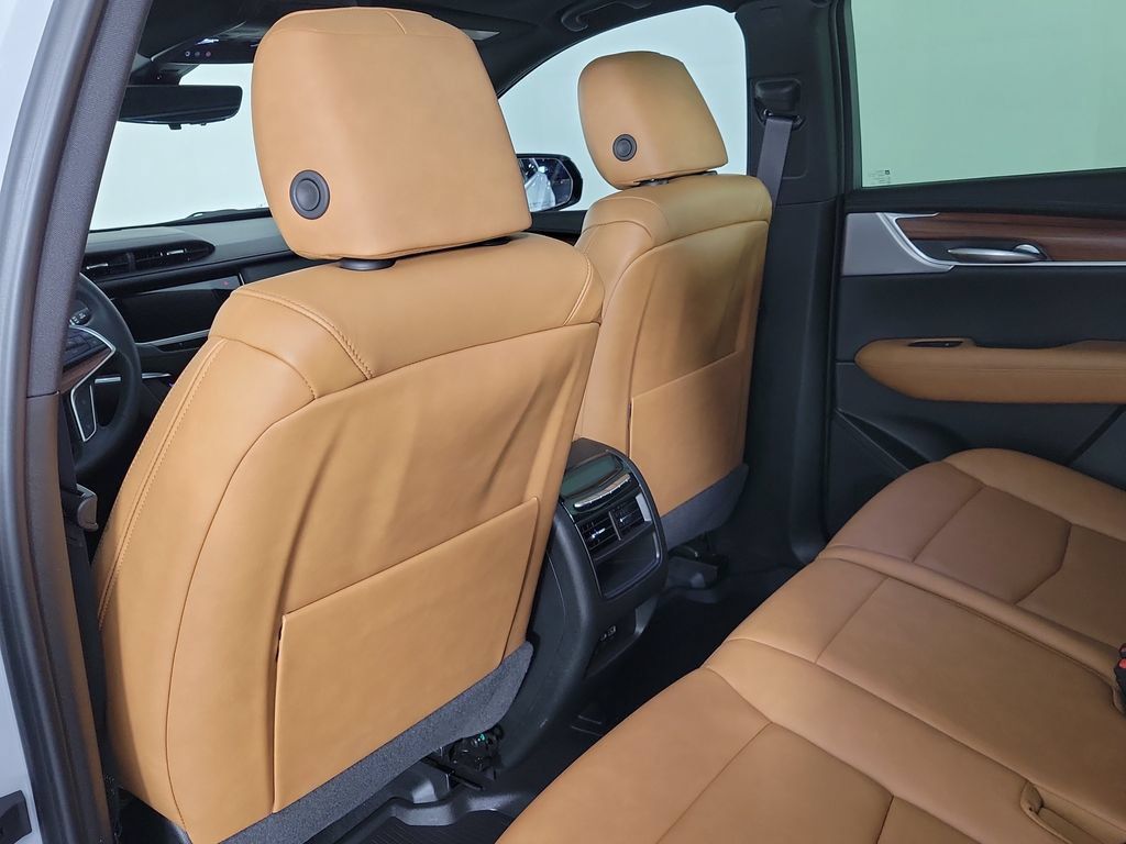 Used 2024 Cadillac XT5 Premium Luxury w/ Technology Package FWD image 11