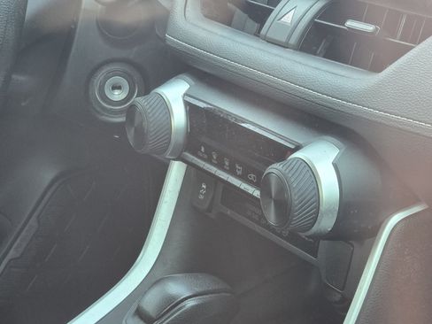 Certified 2021 Toyota RAV4 LE FWD image 14
