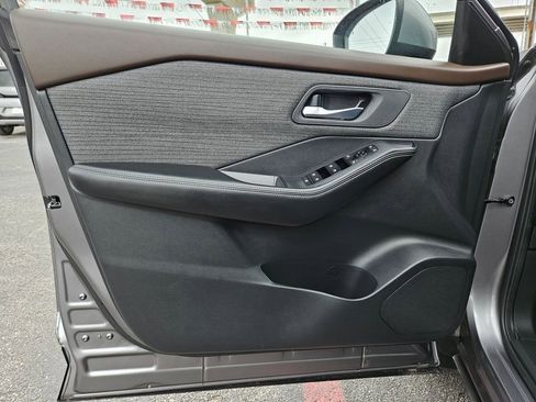 Used 2023 Nissan Rogue SV image 13