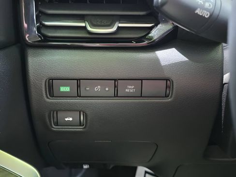 Used 2025 Nissan Sentra SR w/ Trunk Package FWD image 20