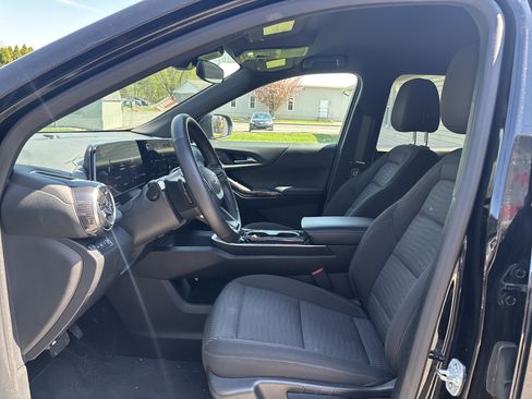 Used 2025 Chevrolet Equinox LT AWD/4WD image 13