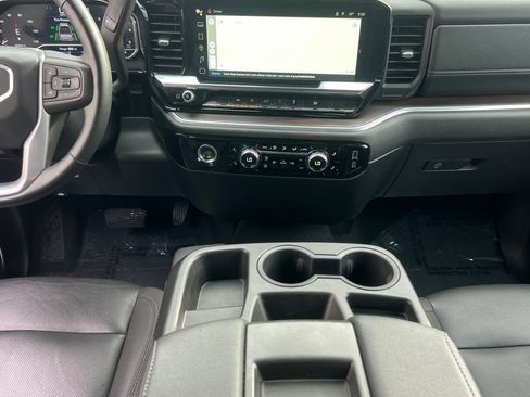 Used 2024 GMC Sierra 1500 SLT image 10