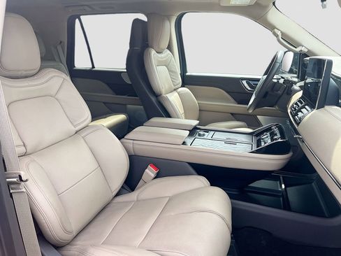 Used 2024 Lincoln Navigator Reserve AWD/4WD image 31