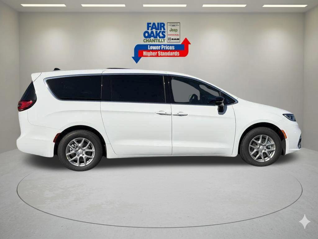 New 2026 Chrysler Pacifica Select FWD image 5