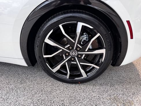 Used 2024 Toyota Prius Prime Premium FWD image 14