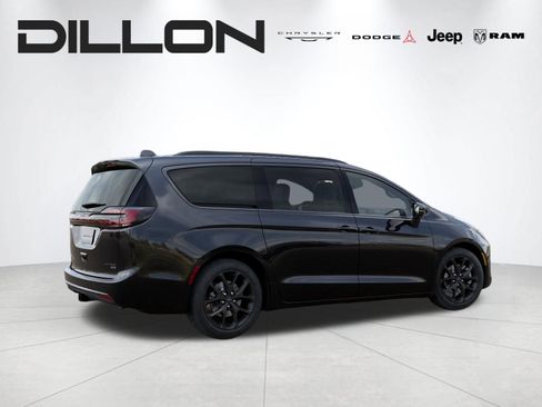 New 2027 Chrysler Pacifica Limited AWD/4WD image 2