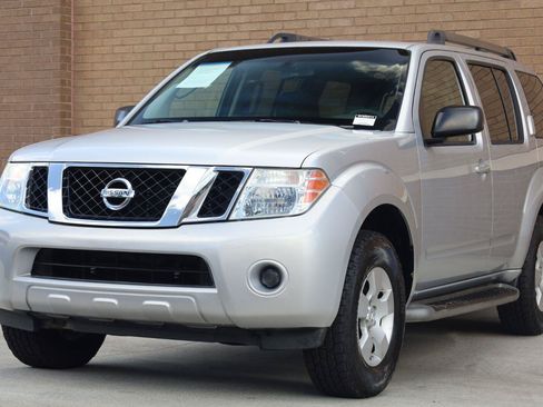 Used 2008 Nissan Pathfinder S AWD/4WD image 4