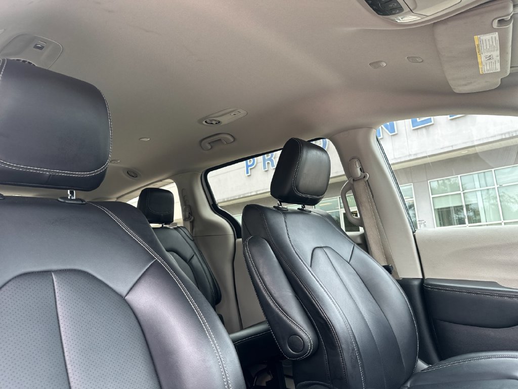 Used 2024 Chrysler Pacifica Touring-L FWD image 17