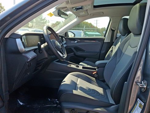 New 2026 Volkswagen Tiguan SE AWD/4WD image 9