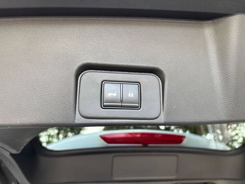 Used 2025 Nissan Rogue SV FWD image 19