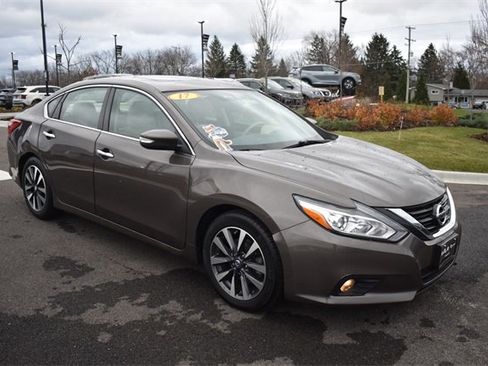 Used 2017 Nissan Altima 2.5 SL w/ Moonroof Package image 10