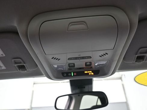 Used 2020 Chevrolet Equinox Premier image 12