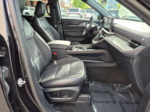 Used 2025 Ford Explorer ST-Line w/ ST-Line Street Pack AWD/4WD image 35
