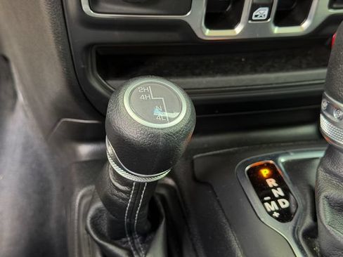 Used 2025 Jeep Wrangler Unlimited Sahara AWD/4WD image 16