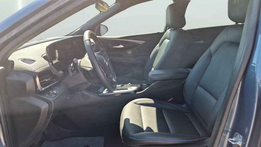 Used 2024 Buick Envista Sport Touring w/ Convenience I Package FWD image 11