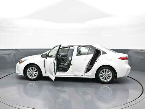 Certified 2025 Toyota Corolla LE image 41