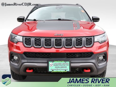 Used 2025 Jeep Compass Trailhawk AWD/4WD image 7