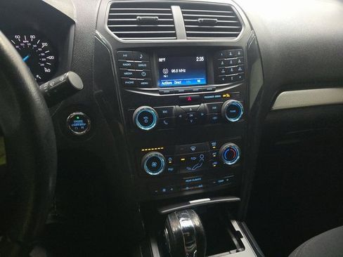 Used 2018 Ford Explorer XLT image 6