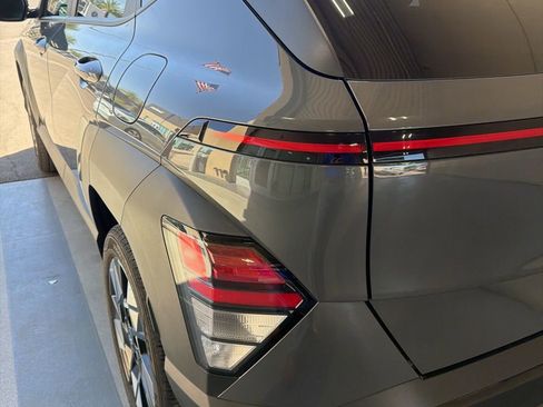 Used 2025 Hyundai Kona SEL image 7