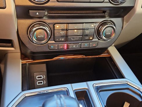 Used 2018 Ford F150 Lariat image 15