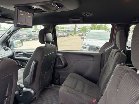 Used 2020 Dodge Grand Caravan SE FWD image 6