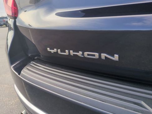 Used 2021 GMC Yukon Denali w/ Denali Premium Package image 15