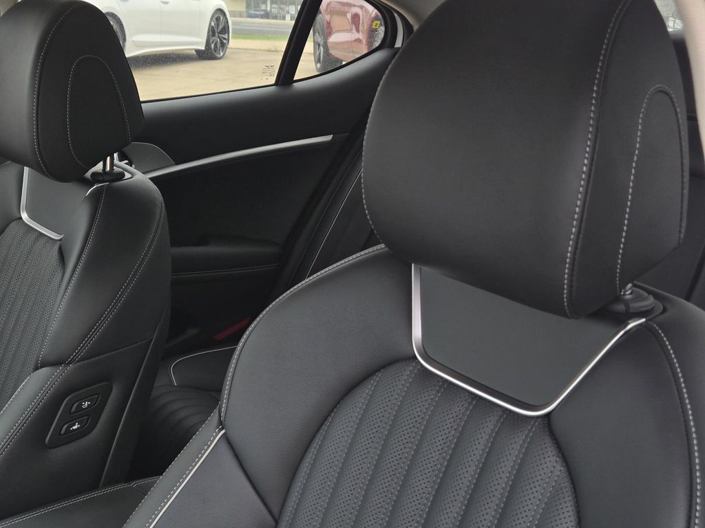 Used 2026 Genesis G70 2.5T Prestige RWD image 18