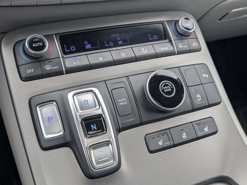 Used 2021 Hyundai Palisade SEL w/ Premium Package FWD image 13
