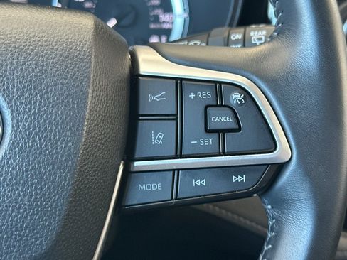 Used 2023 Toyota Highlander LE AWD/4WD image 29