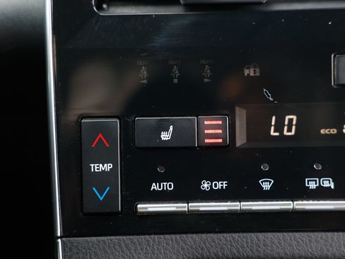 Used 2022 Toyota Avalon XSE FWD image 38
