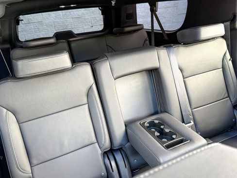 Certified 2024 Chevrolet Suburban Z71 w/ Off-Road Capability Package image 7